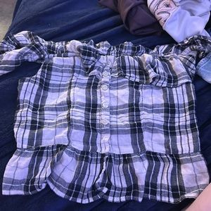 black and white striped ruffled shoulder sleeves top